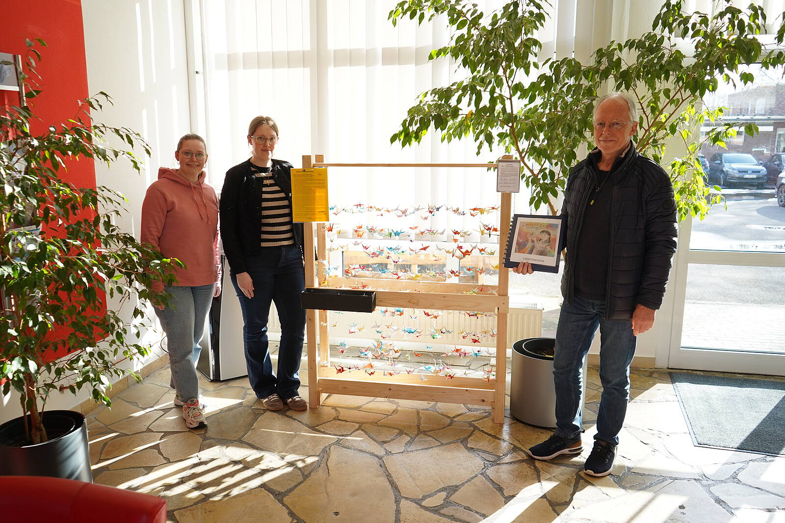 Öffnet die Seite 'Friedenskraniche zu Gast in der VHS'