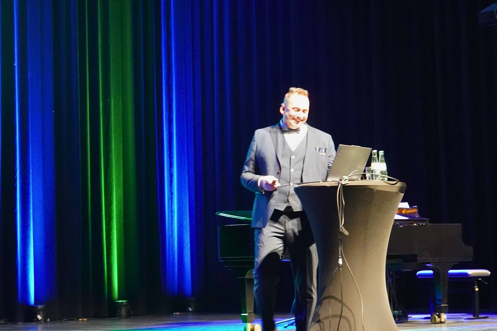 Öffnet die Seite 'Neurochirurg Prof. Dr. med. Tschan aus Meppen hält Antrittsvorlesung vor heimischem Publikum'